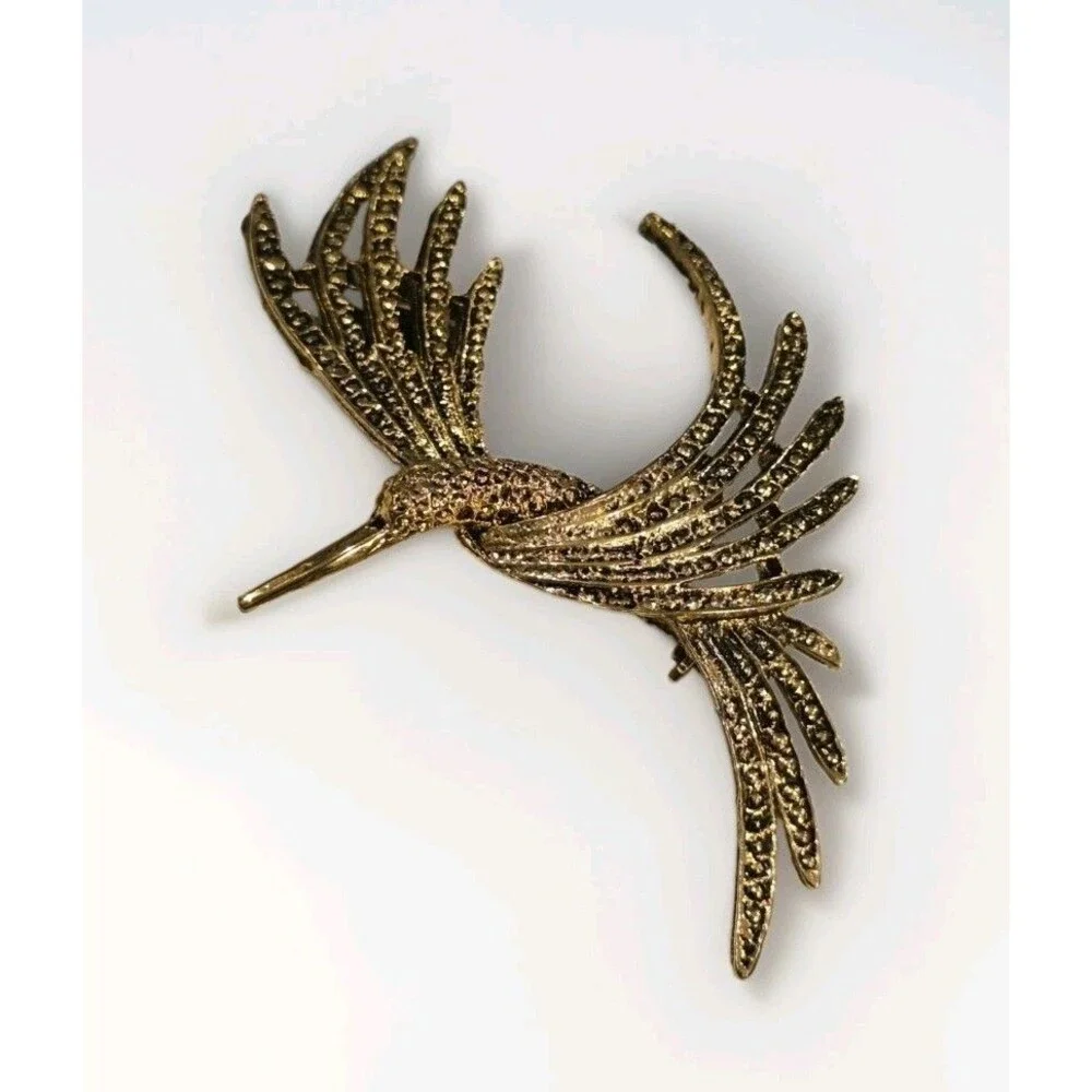 Vintage Gold Tone Hummingbird Brooch Textured Flying Bird Pin Jewelry #1399